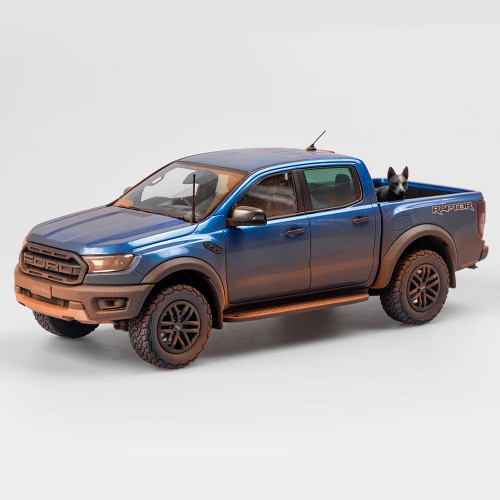 1:18 Ford Ranger Raptor - Velocity Blue - Dirty Version With Dog – The Pits